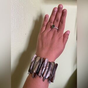 Elegant Elegant Iridescent Gray Mother of Pearl Bracelet